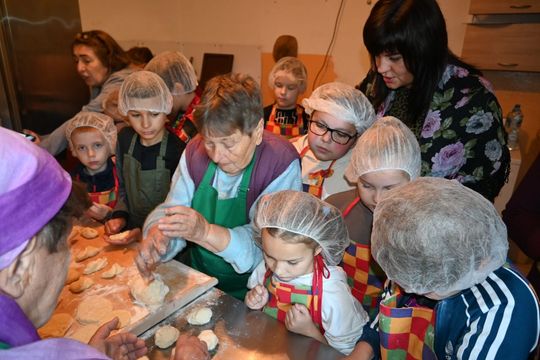 Warsztaty kurowala w ramach projektu pn.: „Tradycyjne zrękowiny w Majdanie Górnym” realizowanego przez Bibliotekę w Majdanie Górnym.