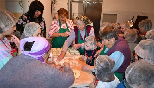 Warsztaty kurowala w ramach projektu pn.: „Tradycyjne zrękowiny w Majdanie Górnym” realizowanego przez Bibliotekę w Majdanie Górnym.