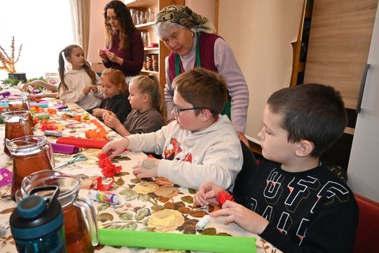 Warsztaty kurowala w ramach projektu pn.: „Tradycyjne zrękowiny w Majdanie Górnym” realizowanego przez Bibliotekę w Majdanie Górnym. Warsztaty kurowala w ramach projektu pn.: „Tradycyjne zrękowiny w Majdanie Górnym” realizowanego przez Bibliotekę w Majdanie Górnym.