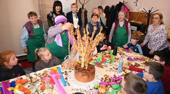 Warsztaty kurowala w ramach projektu pn.: „Tradycyjne zrękowiny w Majdanie Górnym” realizowanego przez Bibliotekę w Majdanie Górnym. Warsztaty kurowala w ramach projektu pn.: „Tradycyjne zrękowiny w Majdanie Górnym” realizowanego przez Bibliotekę w Majdanie Górnym.