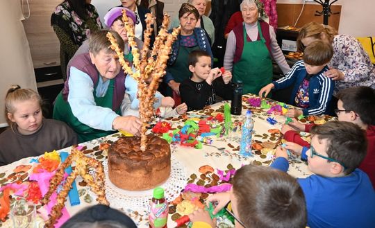 Warsztaty kurowala w ramach projektu pn.: „Tradycyjne zrękowiny w Majdanie Górnym” realizowanego przez Bibliotekę w Majdanie Górnym.