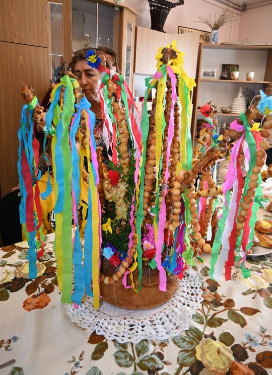 Warsztaty kurowala w ramach projektu pn.: „Tradycyjne zrękowiny w Majdanie Górnym” realizowanego przez Bibliotekę w Majdanie Górnym.