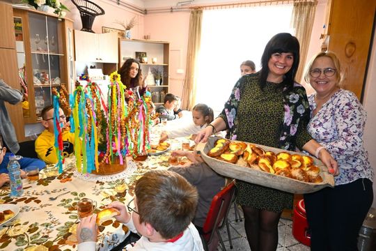 Warsztaty kurowala w ramach projektu pn.: „Tradycyjne zrękowiny w Majdanie Górnym” realizowanego przez Bibliotekę w Majdanie Górnym. Warsztaty kurowala w ramach projektu pn.: „Tradycyjne zrękowiny w Majdanie Górnym” realizowanego przez Bibliotekę w Majdanie Górnym.