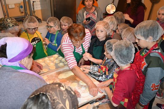 Warsztaty kurowala w ramach projektu pn.: „Tradycyjne zrękowiny w Majdanie Górnym” realizowanego przez Bibliotekę w Majdanie Górnym. Warsztaty kurowala w ramach projektu pn.: „Tradycyjne zrękowiny w Majdanie Górnym” realizowanego przez Bibliotekę w Majdanie Górnym.