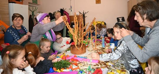 Warsztaty kurowala w ramach projektu pn.: „Tradycyjne zrękowiny w Majdanie Górnym” realizowanego przez Bibliotekę w Majdanie Górnym. Warsztaty kurowala w ramach projektu pn.: „Tradycyjne zrękowiny w Majdanie Górnym” realizowanego przez Bibliotekę w Majdanie Górnym.