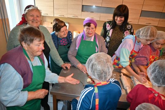 Warsztaty kurowala w ramach projektu pn.: „Tradycyjne zrękowiny w Majdanie Górnym” realizowanego przez Bibliotekę w Majdanie Górnym. Warsztaty kurowala w ramach projektu pn.: „Tradycyjne zrękowiny w Majdanie Górnym” realizowanego przez Bibliotekę w Majdanie Górnym.