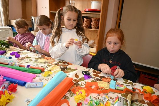 Warsztaty kurowala w ramach projektu pn.: „Tradycyjne zrękowiny w Majdanie Górnym” realizowanego przez Bibliotekę w Majdanie Górnym. Warsztaty kurowala w ramach projektu pn.: „Tradycyjne zrękowiny w Majdanie Górnym” realizowanego przez Bibliotekę w Majdanie Górnym.