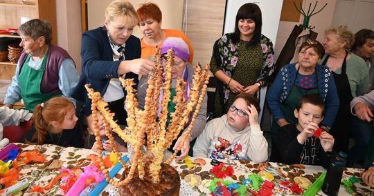 Warsztaty kurowala w ramach projektu pn.: „Tradycyjne zrękowiny w Majdanie Górnym” realizowanego przez Bibliotekę w Majdanie Górnym.