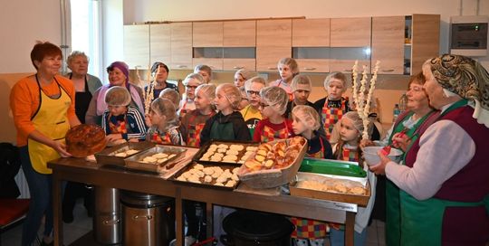 Warsztaty kurowala w ramach projektu pn.: „Tradycyjne zrękowiny w Majdanie Górnym” realizowanego przez Bibliotekę w Majdanie Górnym.