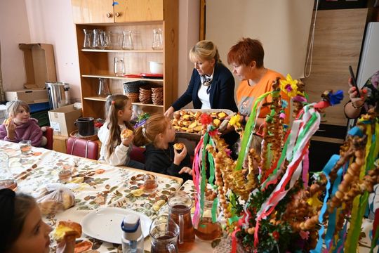 Warsztaty kurowala w ramach projektu pn.: „Tradycyjne zrękowiny w Majdanie Górnym” realizowanego przez Bibliotekę w Majdanie Górnym.