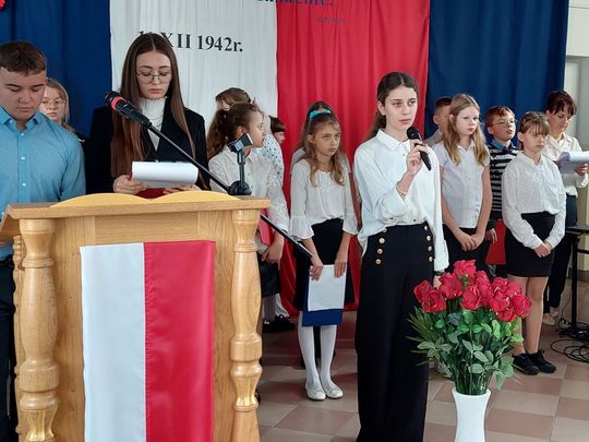 Nadanie imienia szkole w Tworyczowie [ZDJĘCIA cz. 1]