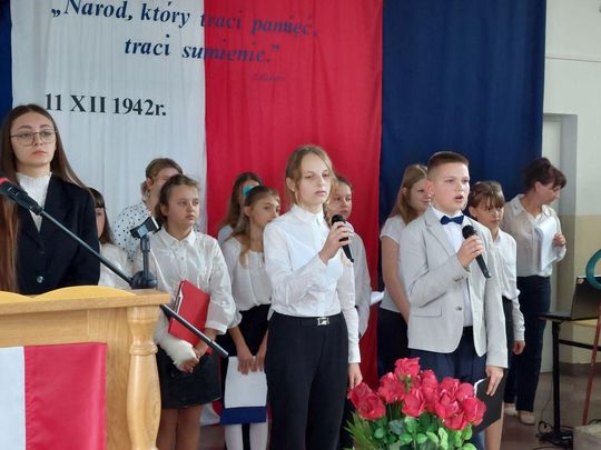 Nadanie imienia szkole w Tworyczowie [ZDJĘCIA cz. 1]