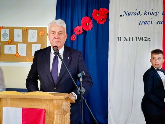 Nadanie imienia szkole w Tworyczowie [ZDJĘCIA cz. 1]