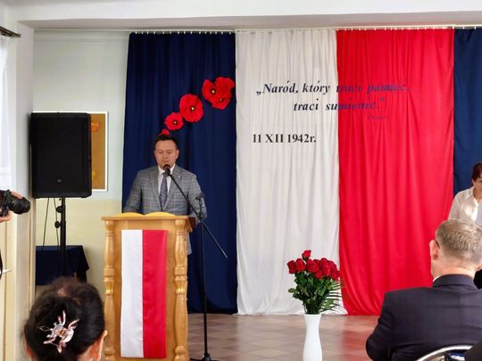 Nadanie imienia szkole w Tworyczowie [ZDJĘCIA cz. 1]