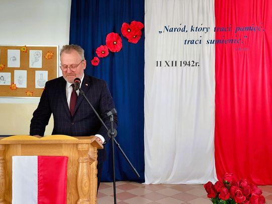 Nadanie imienia szkole w Tworyczowie [ZDJĘCIA cz. 1]