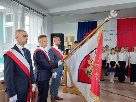 Nadanie imienia szkole w Tworyczowie [ZDJĘCIA cz. 1]