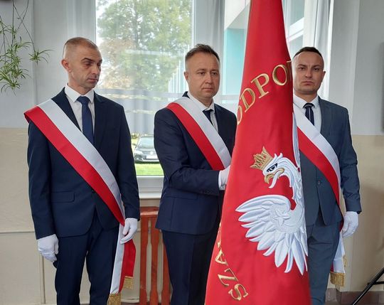 Nadanie imienia szkole w Tworyczowie [ZDJĘCIA cz. 1]