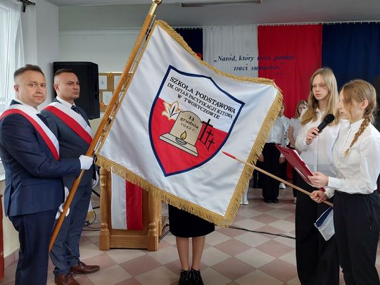 Nadanie imienia szkole w Tworyczowie [ZDJĘCIA cz. 1]