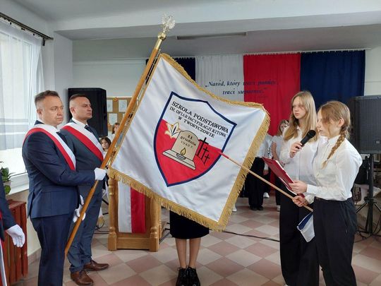 Nadanie imienia szkole w Tworyczowie [ZDJĘCIA cz. 1]