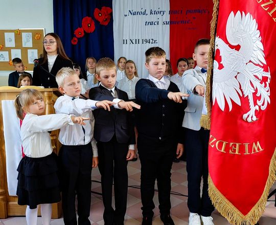 Nadanie imienia szkole w Tworyczowie [ZDJĘCIA cz. 1]