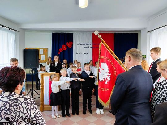 Nadanie imienia szkole w Tworyczowie [ZDJĘCIA cz. 1]