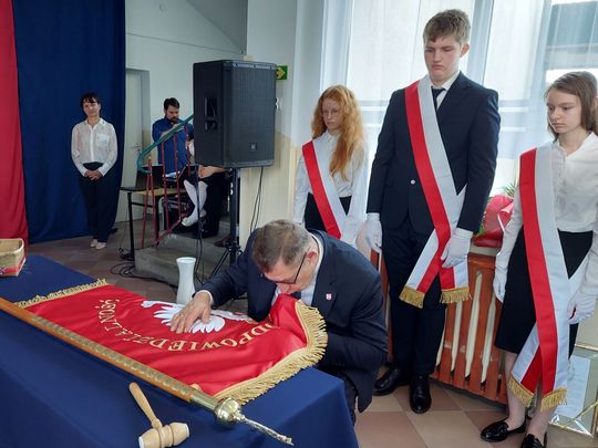 Nadanie imienia szkole w Tworyczowie [ZDJĘCIA cz. 1]