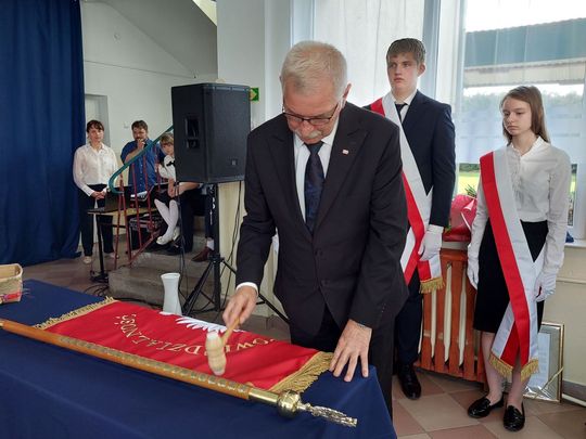 Nadanie imienia szkole w Tworyczowie [ZDJĘCIA cz. 1]