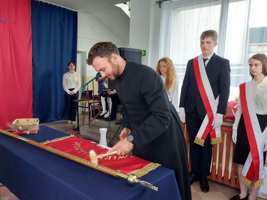 Nadanie imienia szkole w Tworyczowie [ZDJĘCIA cz. 1]