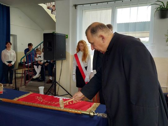 Nadanie imienia szkole w Tworyczowie [ZDJĘCIA cz. 1]