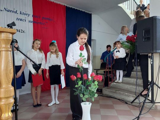Nadanie imienia szkole w Tworyczowie [ZDJĘCIA cz. 1]
