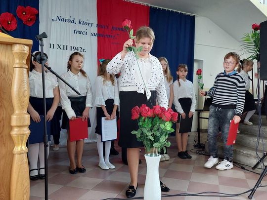 Nadanie imienia szkole w Tworyczowie [ZDJĘCIA cz. 1]