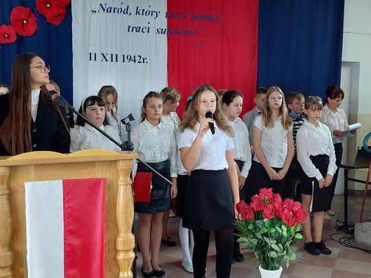 Nadanie imienia szkole w Tworyczowie [ZDJĘCIA cz. 1]