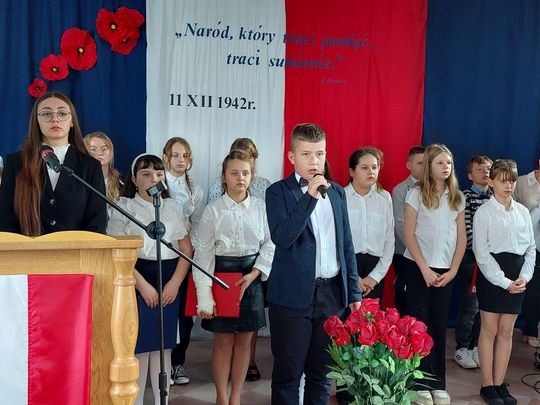 Nadanie imienia szkole w Tworyczowie [ZDJĘCIA cz. 1]