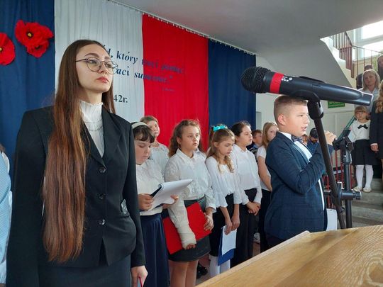 Nadanie imienia szkole w Tworyczowie [ZDJĘCIA cz. 1]