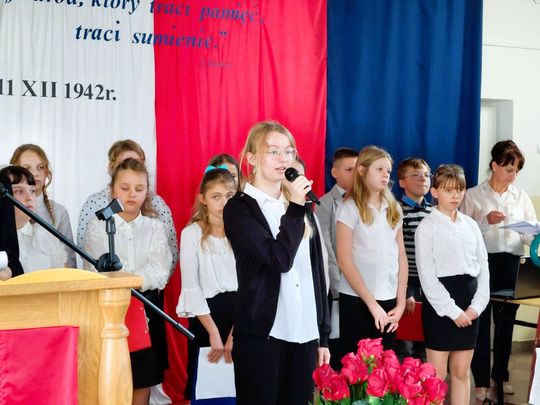 Nadanie imienia szkole w Tworyczowie [ZDJĘCIA cz. 1]