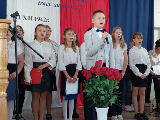 Nadanie imienia szkole w Tworyczowie [ZDJĘCIA cz. 1]