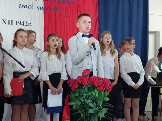 Nadanie imienia szkole w Tworyczowie [ZDJĘCIA cz. 1]