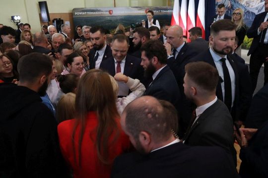 Karol Nawrocki w Tomaszowie Lubelskim. Młodzież zadawała pytania [ZDJĘCIA]