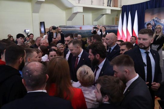 Karol Nawrocki w Tomaszowie Lubelskim. Młodzież zadawała pytania [ZDJĘCIA]