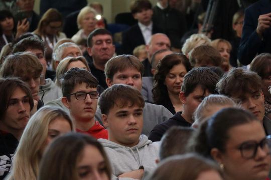 Karol Nawrocki w Tomaszowie Lubelskim. Młodzież zadawała pytania [ZDJĘCIA]