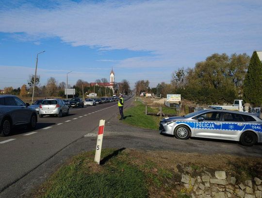Zamość: Policja czuwa nad bezpieczeństwem w okolicach cmentarzy [ZDJĘCIA]