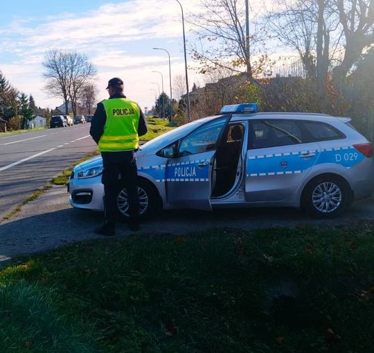 Zamość: Policja czuwa nad bezpieczeństwem w okolicach cmentarzy [ZDJĘCIA]