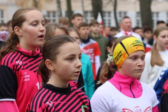 Bieg Niepodległości w Tomaszowie Lubelskim. Blisko 250 uczniów na starcie [ZDJĘCIA]