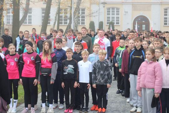 Bieg Niepodległości w Tomaszowie Lubelskim. Blisko 250 uczniów na starcie [ZDJĘCIA]