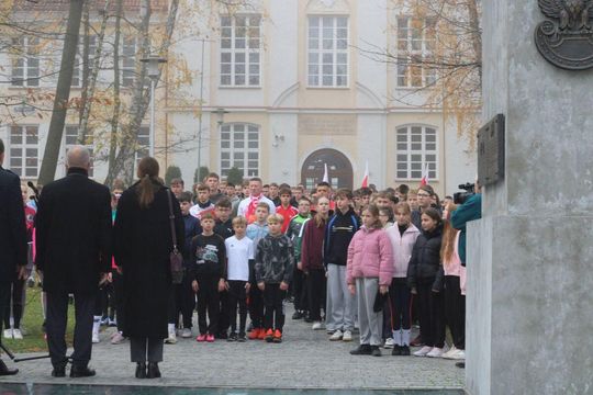 Bieg Niepodległości w Tomaszowie Lubelskim. Blisko 250 uczniów na starcie [ZDJĘCIA]