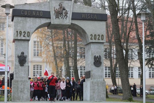 Bieg Niepodległości w Tomaszowie Lubelskim. Blisko 250 uczniów na starcie [ZDJĘCIA]