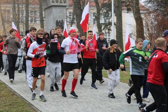 Bieg Niepodległości w Tomaszowie Lubelskim. Blisko 250 uczniów na starcie [ZDJĘCIA]