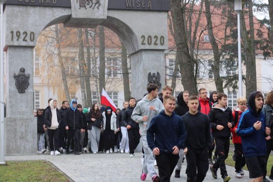 Bieg Niepodległości w Tomaszowie Lubelskim. Blisko 250 uczniów na starcie [ZDJĘCIA]