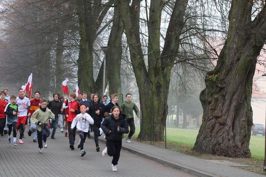 Bieg Niepodległości w Tomaszowie Lubelskim. Blisko 250 uczniów na starcie [ZDJĘCIA]