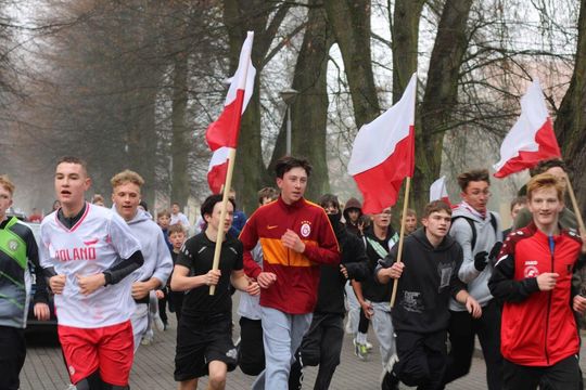 Bieg Niepodległości w Tomaszowie Lubelskim. Blisko 250 uczniów na starcie [ZDJĘCIA]